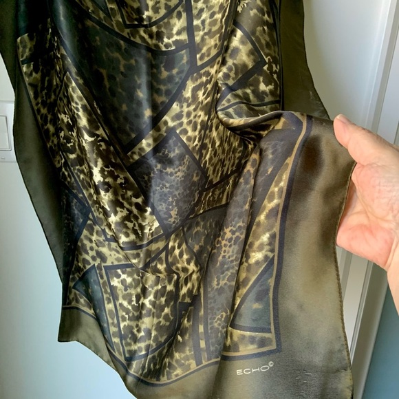 Echo vintage Camo large silk scarf - Picture 6 of 7